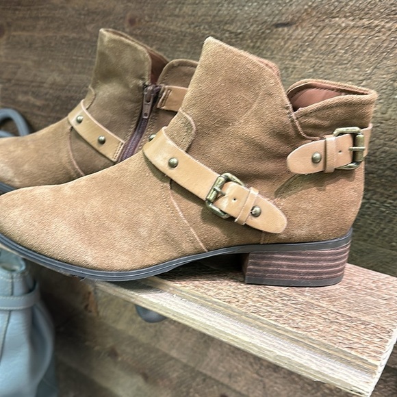 Crown Vintage Roberta Boots | Chestnut | Size 10
New without tags - Picture 3 of 8